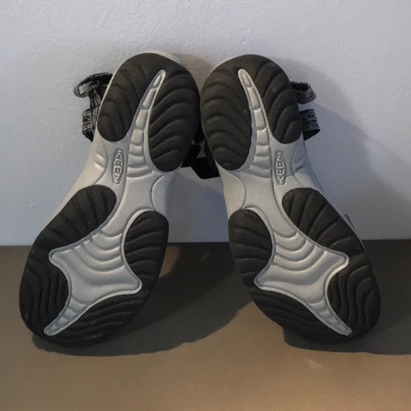 Keen Bali Strap Natural Gray/ Black 1016806 SZ 9.5 - Picture 4 of 5
